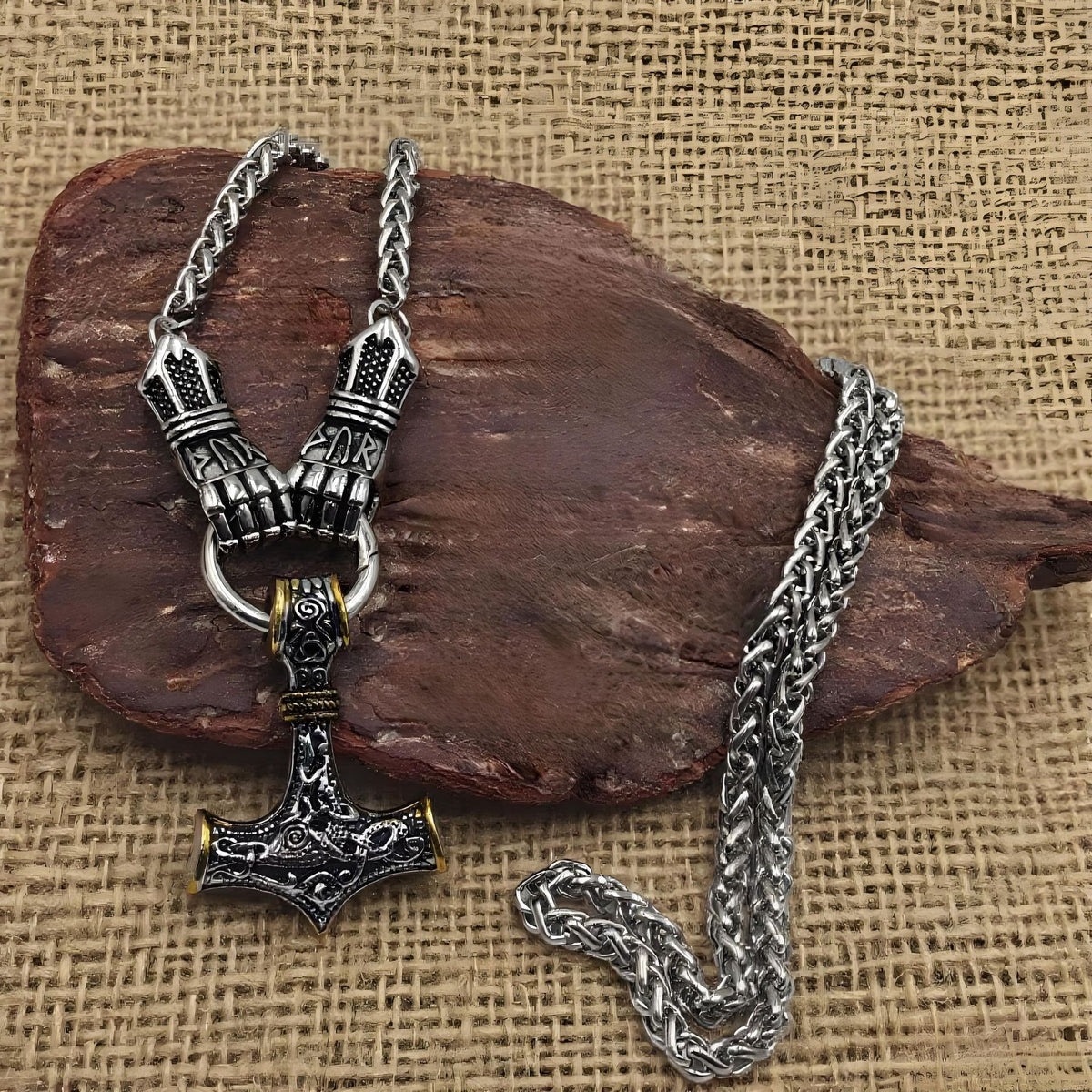 ⚡ 50% de descuento 🔥 Collar con martillo vikingo de Thor