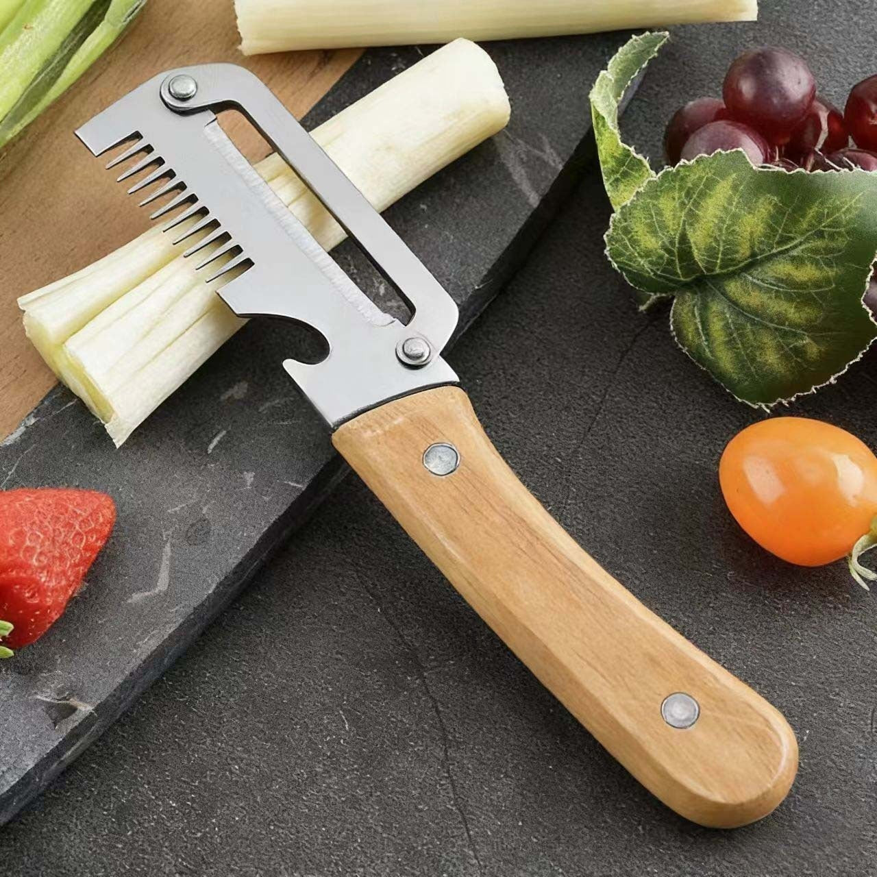 ✅【Kupite 1, dobijte 1 gratis!】🧅🔪 Višenamjenska kuhinjska gulilica 3 u 1: Guli, reže i otvara čepove boca! 🔥