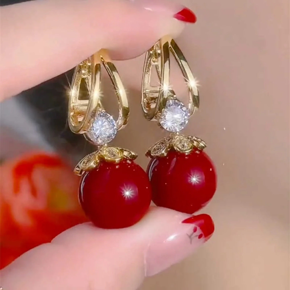 ❤️【Compra uno y llévate otro gratis】❤️Exquisitos pendientes de perlas con temperamento