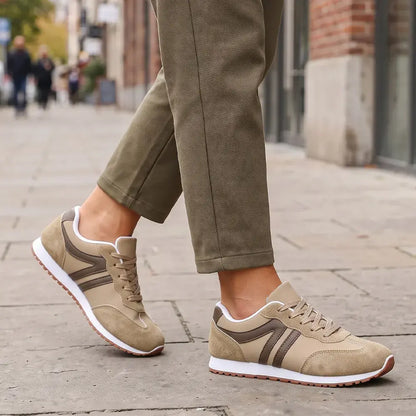 👟 Klasyczna sylwetka – ponadczasowy design butów do biegania w stylu retro połączony z nowoczesnymi elementami – kultowy styl, który nigdy nie wyjdzie z mody.