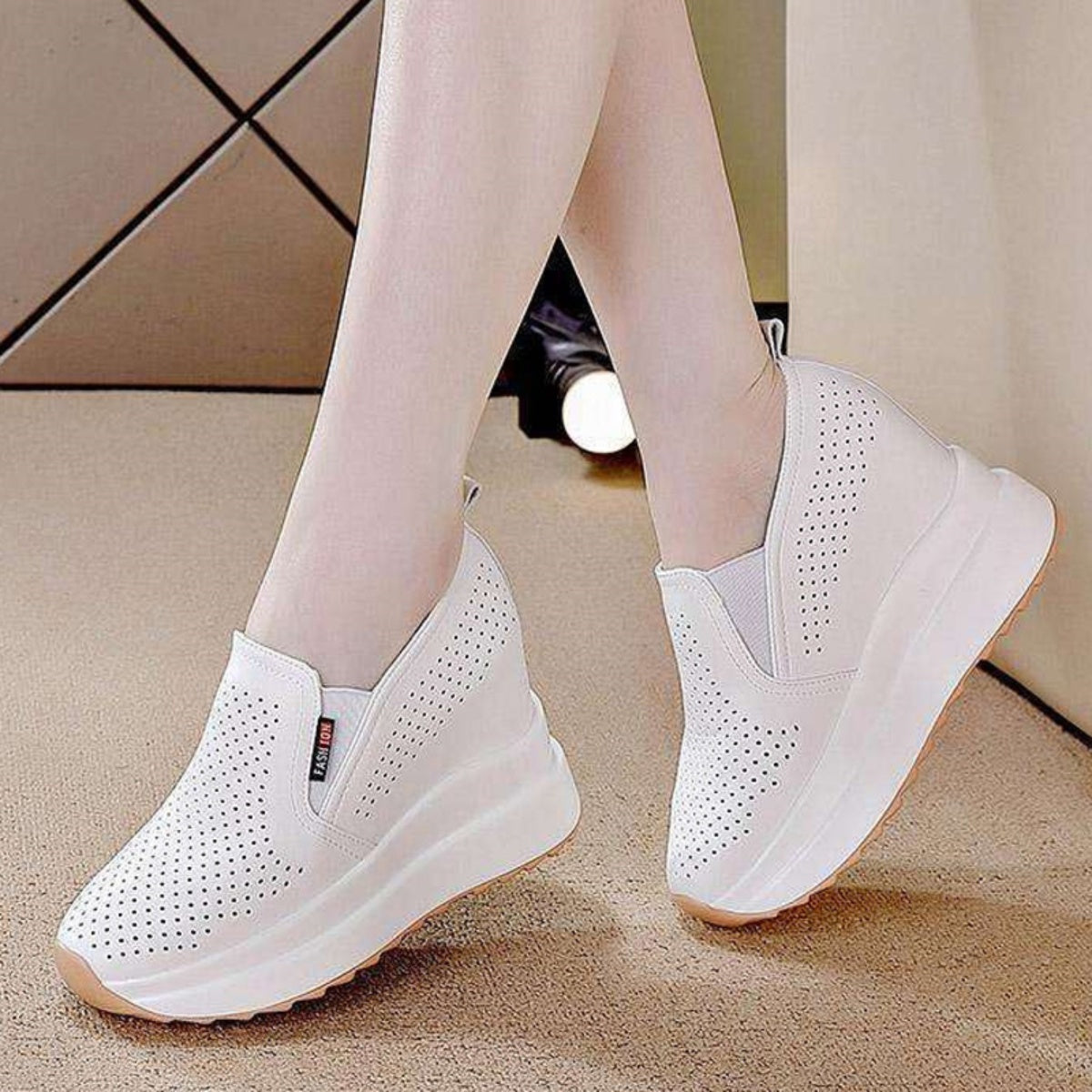 💖【35-40】Damskie białe sneakersy na koturnie podwyższające wzrost 2025