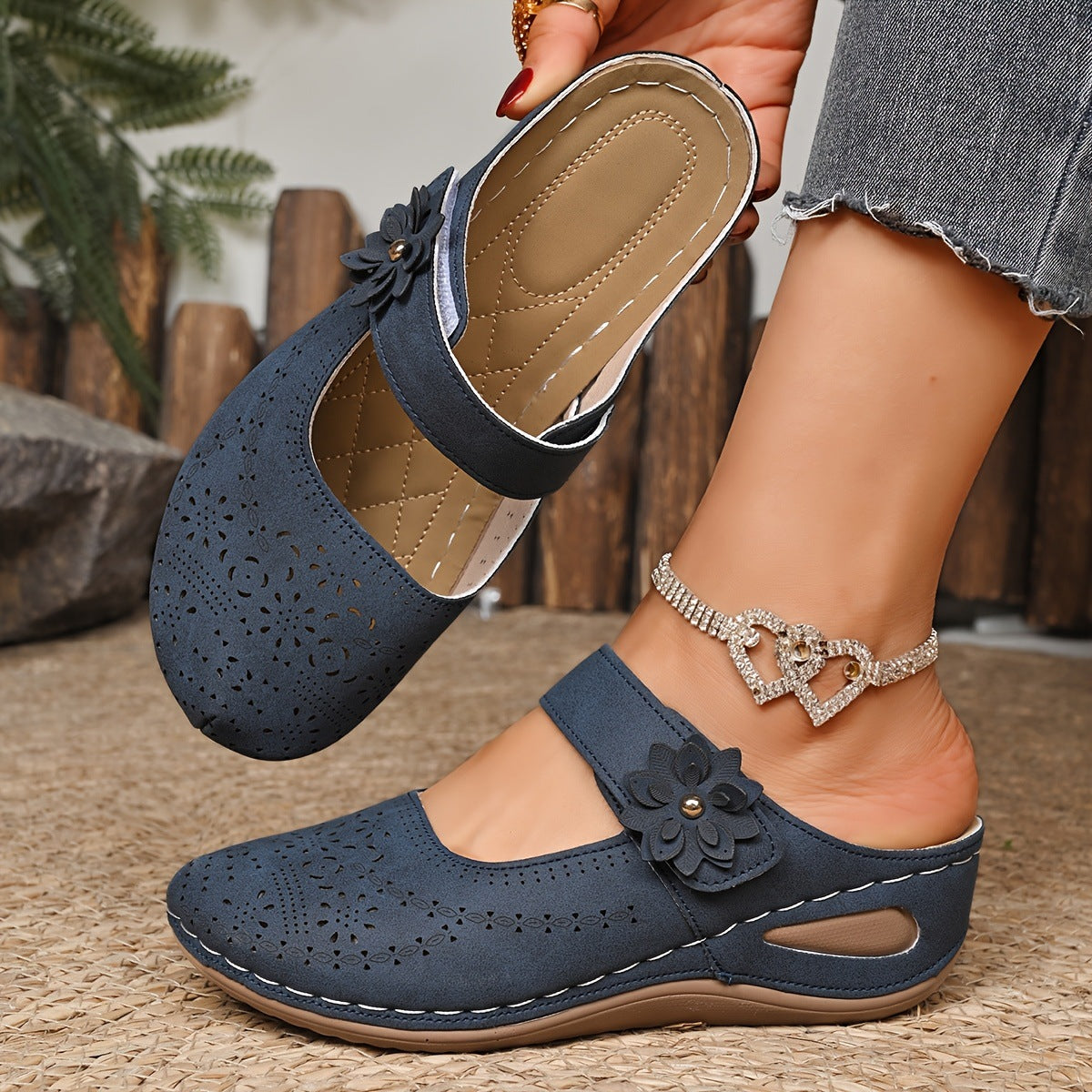 👡 Eleganckie letnie chodaki z wycięciami laserowymi i kwiatami 3D – miękka skóra, lekka, amortyzująca platforma, 6 kolorów, duże rozmiary 36-43! 🌸☀️