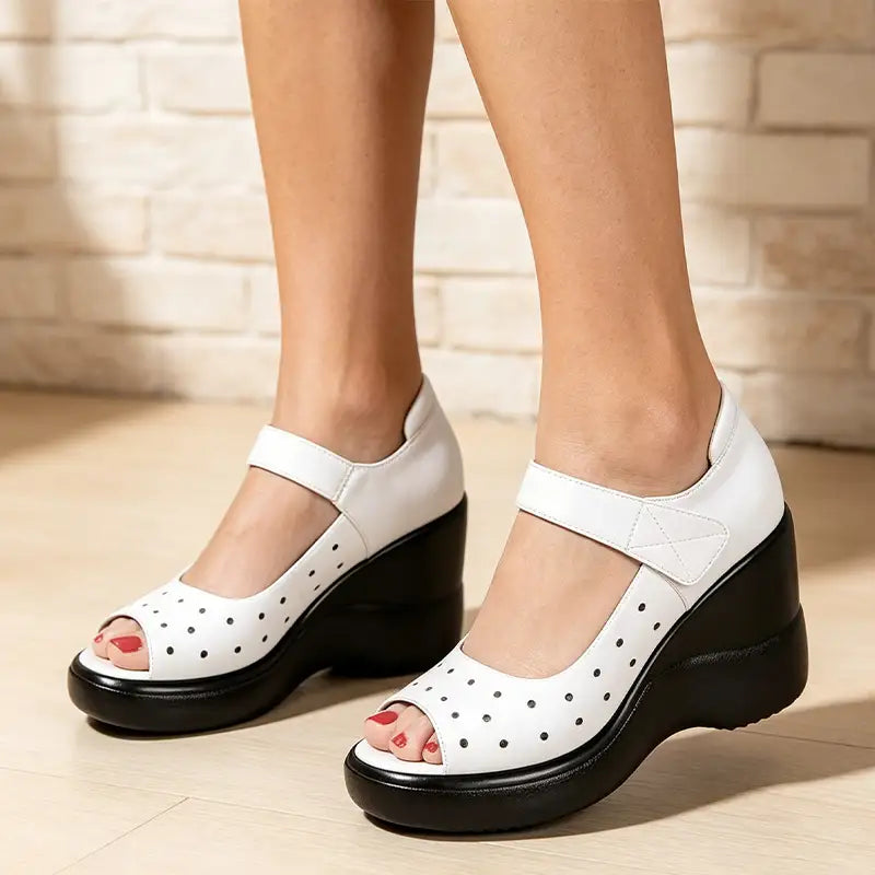 🎉【Oferty specjalne na święta】【35-43】🎁🎁Stylowe sandały na grubym koturnie i o ażurowej konstrukcji, zapewniającej przewiewność.