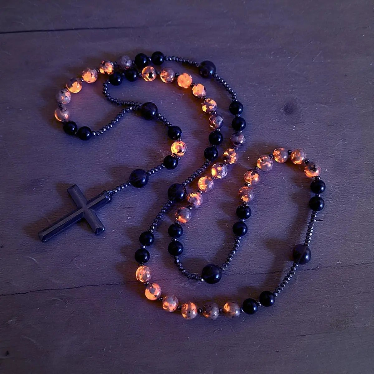 📿😍[Kupite 1, dobijte 1 gratis] 💖✨Krunica ogrlica od prirodnog opsidijana i yooperlita, kristal za energetsku zaštitu i iscjeljenje, reaktivan na UV svjetlo