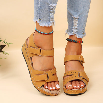 【💥50% zniżki💥】🔥【35-43】Modne letnie sandały na koturnie z grubą podeszwą,✨ wygodne i antypoślizgowe, 🌷oddychające i swobodne
