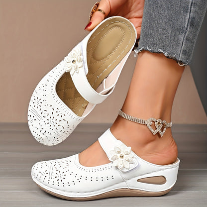 👡 Eleganckie letnie chodaki z wycięciami laserowymi i kwiatami 3D – miękka skóra, lekka, amortyzująca platforma, 6 kolorów, duże rozmiary 36-43! 🌸☀️