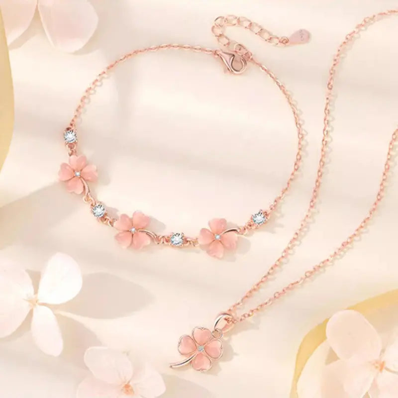 🎁【Kúpte 1, získajte 1 zadarmo】💖【Náhrdelník + náramok】🍀💎Súprava náhrdelníka a náramku zo striebra 925 so štvorlístkom