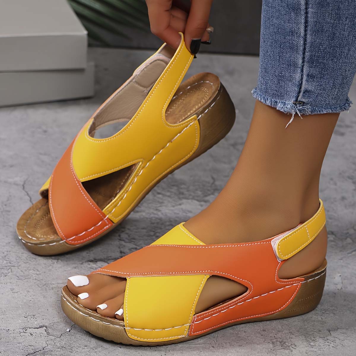 💜💛🧡【36-43】Sandalias de cuña para mujer europeas y americanas, cómodas sandalias playeras con velcro y tira al tobillo.