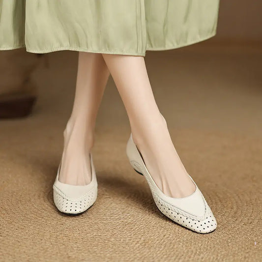 👡 buty na grubym obcasie i miękkiej podeszwie, w stylu francuskim, z przewiewnymi wycięciami