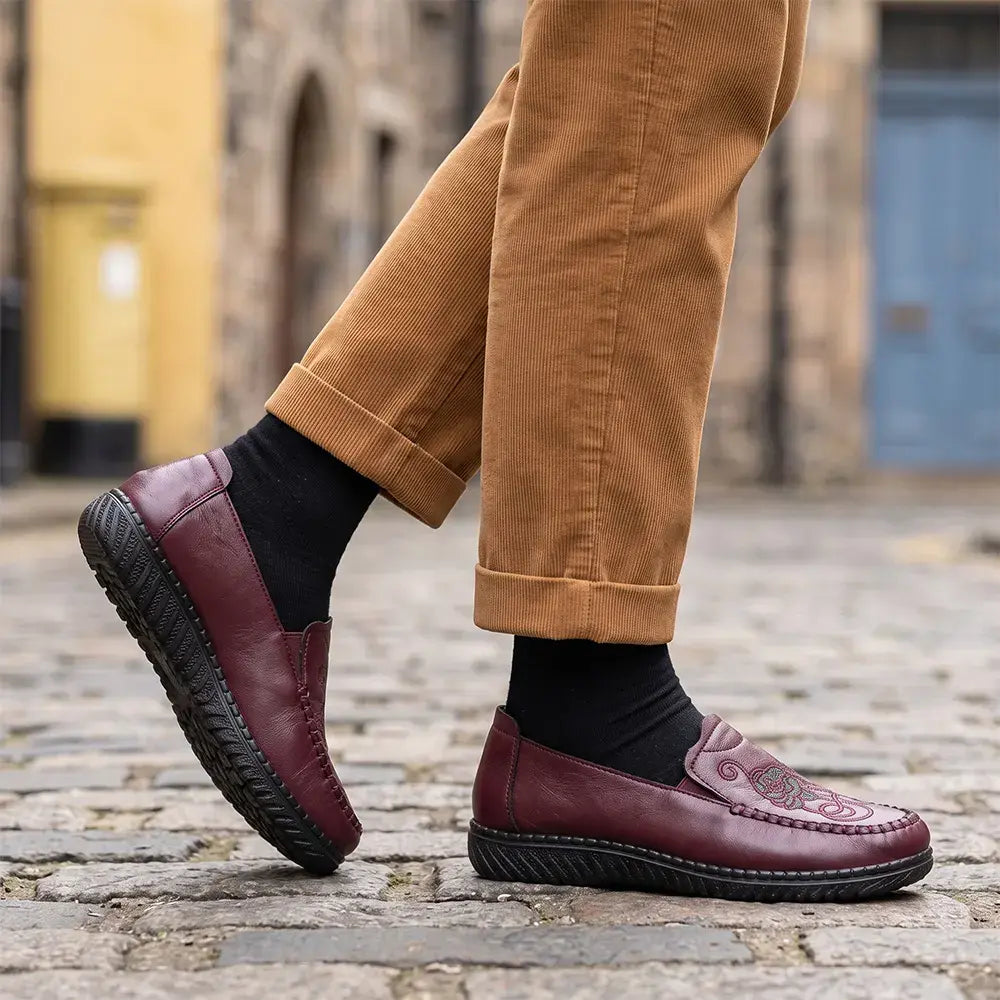🌸Damskie, haftowane, wsuwane, płaskie buty z miękką podeszwą – oddychające, antypoślizgowe i komfortowe buty do chodzenia dla seniorów